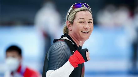 Mit dem Rennen über 3000 Meter ist die deutsche Eisschnellläuferin Claudia Pechstein die erste Frau weltweit, die zum achten Mal bei Olympischen Winterspielen dabei ist.