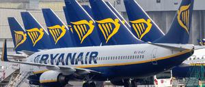 Ryanair-Maschinen vom Typ Boeing 737 auf dem Heimatflughafen in Dublin. Neun dieser Flieger sind mittlerweile auch fest am BER stationiert, stehen hier über Nacht.