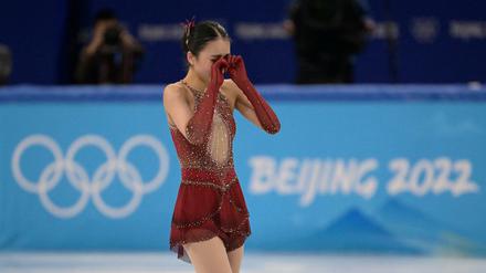 Verzweifelt nach ihrer Kür im Eiskunstlauf: Die Chinesin Zhu Yi stürzte im Wettkampf und wurde daraufhin scharf kritisiert in den sozialen Medien.