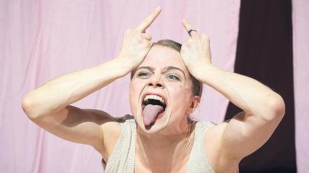 Mit Verve und Talent. Lily Epply im Solo „Möwe“ am BE.