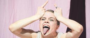 Mit Verve und Talent. Lily Epply im Solo „Möwe“ am BE.