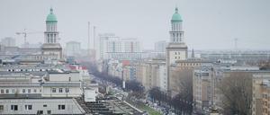 Auf der Karl-Marx-Allee ist eine Dauerkundgebung von Maßnahmengegnern bis zum 13. Februar angemeldet.