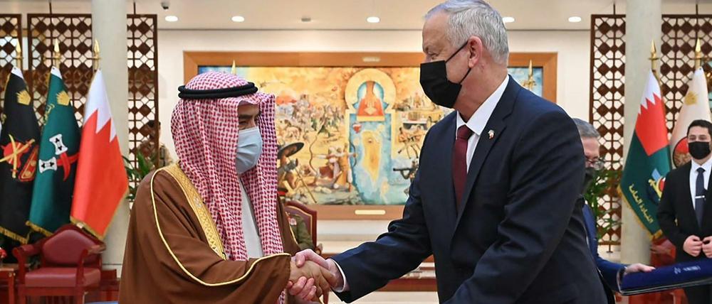 Die Verteidigungsminister Beny Gantz (r.) und Abdullah Bin Hassan Al Nuaimi.