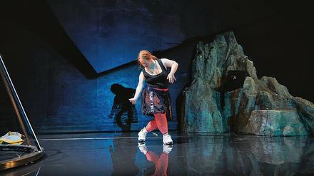 Tanzt und weint echte Tränen. Die Schauspielerin Julia Häusermann. 