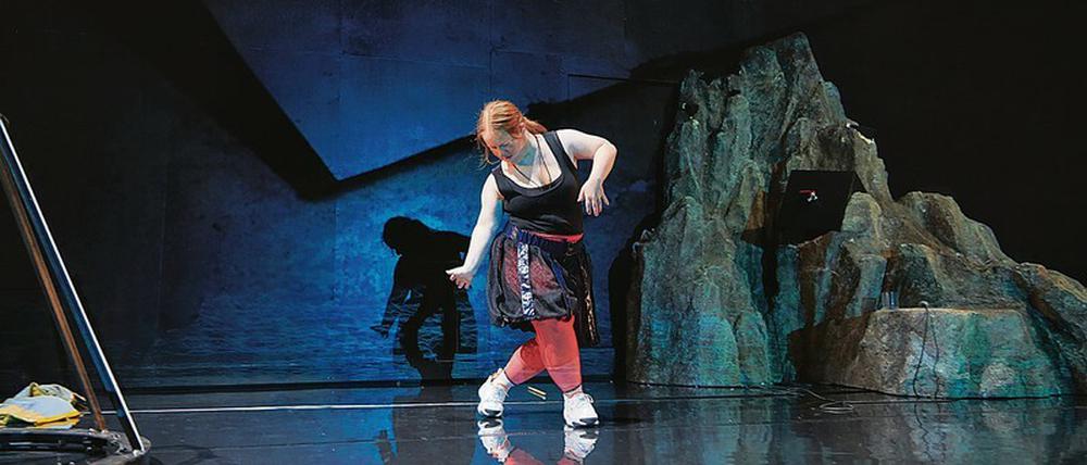 Tanzt und weint echte Tränen. Die Schauspielerin Julia Häusermann.