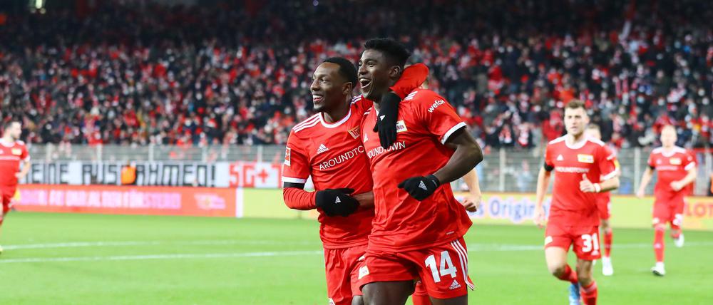 Taiwo Awoniyi (rechts) und Sheraldo Becker sind zwar nicht so kreativ wie Max Kruse, dafür aber unheimlich schnell.