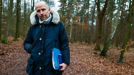 Hendrik Roeke verlor seine Frau Melanie, als im Oktober 2019 ein Baum auf ihr Auto krachte. Im Prozess gegen den Revierförster ist der Witwer Nebenkläger.