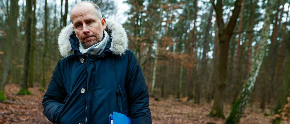Hendrik Roeke verlor seine Frau Melanie, als im Oktober 2019 ein Baum auf ihr Auto krachte. Im Prozess gegen den Revierförster ist der Witwer Nebenkläger.