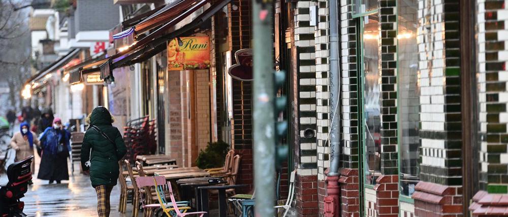 Immer noch hoch: Das Robert Koch-Institut gab die Inzidenz in Berlin am Mittwoch mit 1694,4 an, nach 1761 am Vortag und 1821 am Montag.