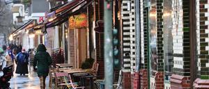 Immer noch hoch: Das Robert Koch-Institut gab die Inzidenz in Berlin am Mittwoch mit 1694,4 an, nach 1761 am Vortag und 1821 am Montag.