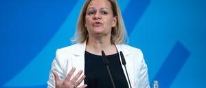 In der Kritik. Bundesinnenministerin Nancy Faeser stößt in den Sicherheitsbehörden auf Widerstand mit ihrer Migrationspolitik. Außerdem hält die Union ihr einen Text für ein linkes Magazin vor.