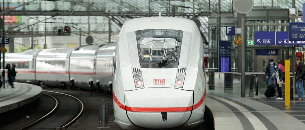 Bis voraussichtlich Mittwoch wird vom Berliner Hauptbahnhof aus kein Zug nach Hamburg fahren.