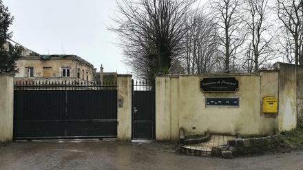 Der Eingang des Internats in Bussières etwa 60 Kilometer östlich von Paris 