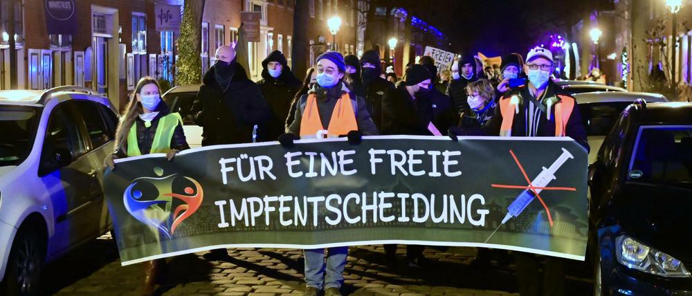Protest von Gegnern einer Impfpflicht in Potsdam - an einer ähnlichen Demonstration in Hohen Neuendorf nahm Karl-Heinz Schröter teil.