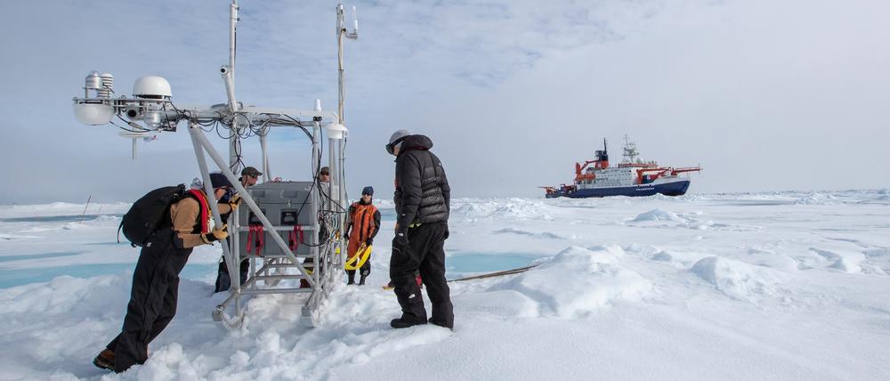 Drei Übersichtsartikel mit Ergebnissen der Mosaic-Expedition der „Polarstern“ im arktischen Packeis sind jetzt veröffentlicht worden. Weitere werden folgen.