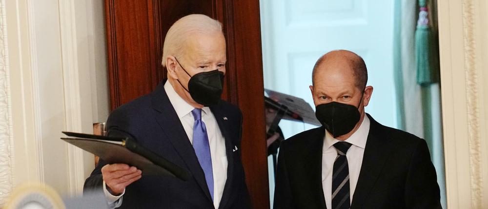 Bundeskanzler Olaf Scholz (SPD, r) und US-Präsident Joe Biden.