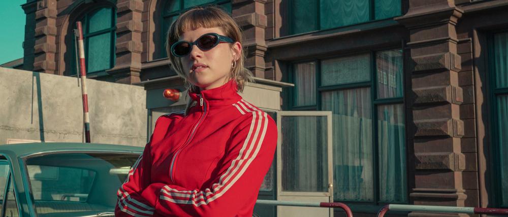 Eine Stasi-Killerin auf Rachefeldzug: Jella Haase als Kleo in der gleichnamigen Netflix-Serie, einer der deutschsprachigen Neuheiten des Jahres 2022.