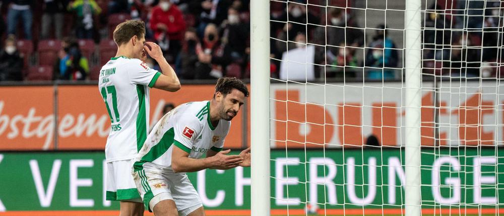 Das gibt's doch nicht! Kevin Behrens (links) und Rani Khedira ärgern sich über eine von Ex-Unioner Rafal Gikiewicz vereitelte Großchance. 