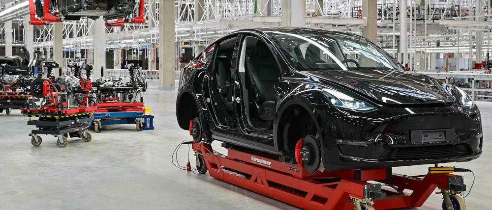 Eigentlich sollten in Grünheide schon Anfang des Jahres die Autos für den Verkauf produziert werden.