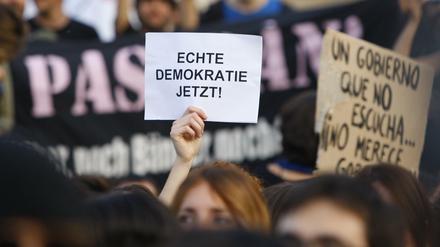 Kundgebung anlässlich spanischer Proteste für mehr Demokratie.