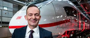 Der neue ICE 3 neo - hoffentlich ohne Funklöcher. Verkehrsminister Volker Wissing bei der Präsentation.