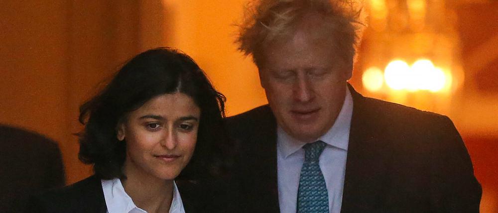 Munira Mirza und Premierminister Boris Johnson auf einer Aufnahme aus dem Dezember 2020.