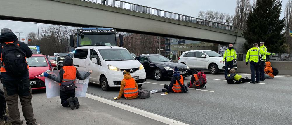 Ende Januar demonstrierten Aktivisten der Kampagne "Essen Retten - Leben Retten" auf der A100 unweit der Beusselstraße.