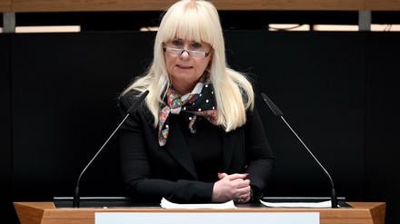 Berlins Innensenatorin Iris Spranger (SPD) warnte im Abgeordnetenhaus: "Die Blockaden gefährden Menschenleben."