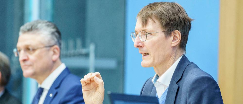Bundesgesundheitsminister Karl Lauterbach hat sich demonstrativ hinter RKI-Chef Lothar Wieler gestellt.