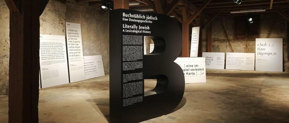 Sonderausstellung zum Begriff "Jude" im Wandel der Zeit im Jüdischen Museum der Schweiz in Basel