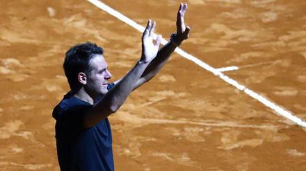 Ein letzter Gruß ins Publikum. Juan Martin del Potro hört auf.