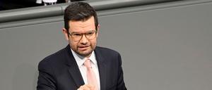 Marco Buschmann spricht im Deutschen Bundestag am 26. Januar 2022.