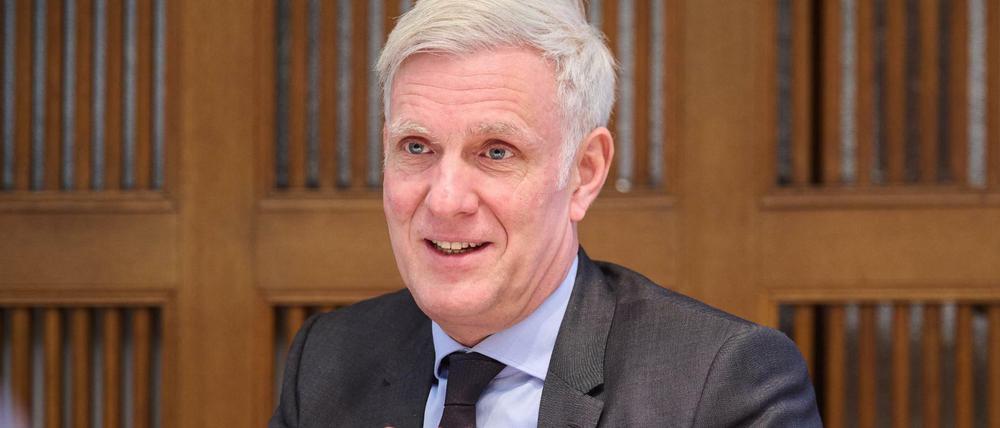 Stephan Schwarz (parteilos), Senator für Wirtschaft, Energie und Betriebe des Landes Berlin ist Miteigentümer der GRG Services Group - führt aber nicht mehr das operative Geschäft.