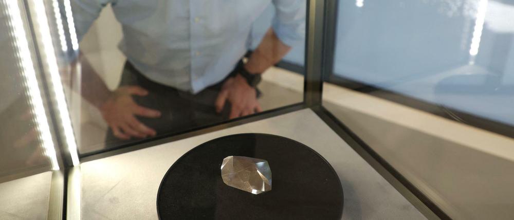 Der 555,55 Karat schwere Stein „Enigma“ ist der größte geschliffene Diamant der Welt.