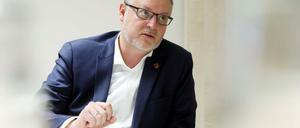 Falko Liecke, Sozialstadtrat in Neukölln, fällt seit Jahren mit plakativen Forderungen gegen den Islam oder Clan-Kriminalität auf.