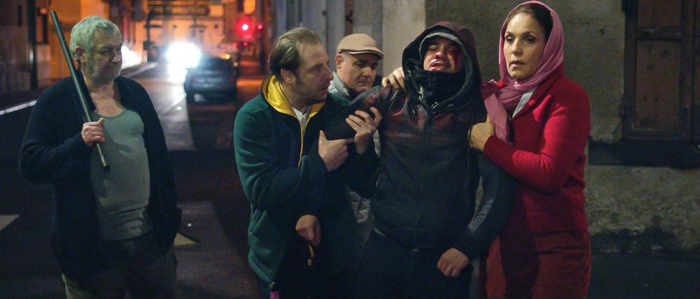 Renaud Rutten, Jean-Charles Clichet, Philippe Fretun, Iliès Kadri, Farida Rahouadj (v.l.) in "Nobodys Hero".