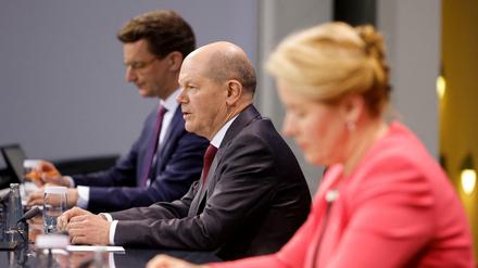 Hendrik Wüst, Olaf Scholz und Franziska Giffey.