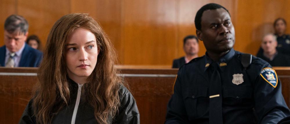 Die Netflix-Serie zeigt, wie die Hochstaplerin Anna Sorokin (Julia Garner) die New Yorker Society abzockte. Sie kündigt Enthüllungen an. 
