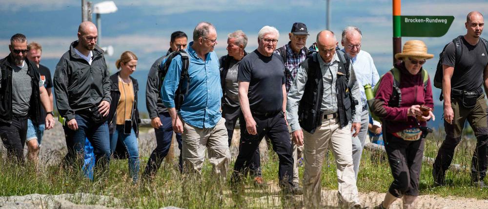Bundespräsident Frank-Walter-Steinmeier bei einer Wanderung am Brocken im Juli 2021