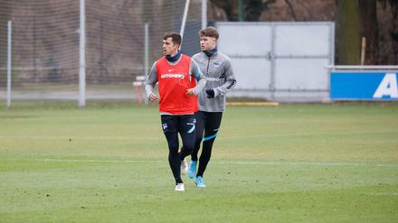 Einer raus, einer rein. Marc Kempf (l.) wird Hertha BSC in Fürth wohl fehlen. Dafür rückt der erst 17 Jahre alte Linus Gechter in die Startelf.