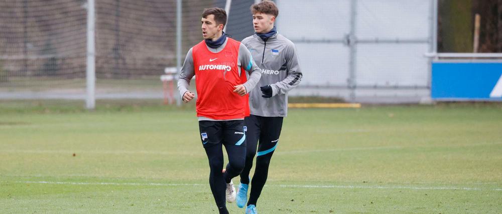 Einer raus, einer rein. Marc Kempf (l.) wird Hertha BSC in Fürth wohl fehlen. Dafür rückt der erst 17 Jahre alte Linus Gechter in die Startelf.