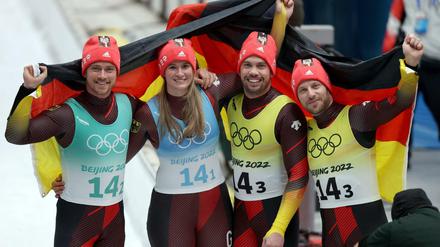 Johannes Ludwig, Natalie Geisenberger, Tobias Wendl und Tobias Arlt (v.l.) sorgten für vier deutsche Goldmedaillen bei diesen Winterspielen.