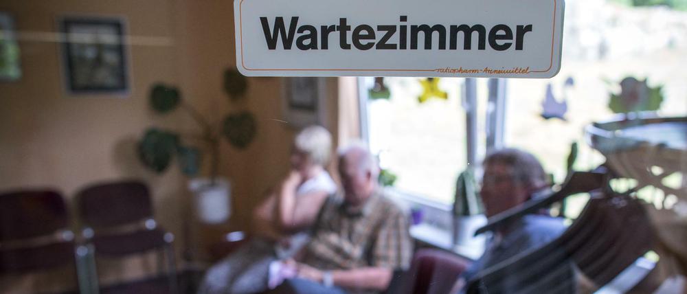 Warten auf die Behandlung. In der Pandemie hat der Ärger der Patienten darüber deutlich zugenommen.