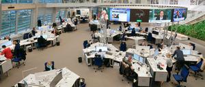 Die Nachrichtenzentrale. IM Newsroom von ARD-aktuell beim NDR in Hamburg entstehen die Nachrichtensendungen.