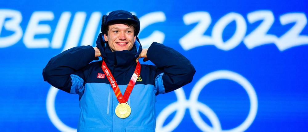 Nils van der Poel hat die Goldmedaille im Eisschnelllauf gewonnen.