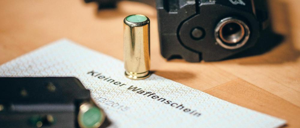 Die Zahl der so genannten Kleinen Waffenscheine ist 2021 gestiegen.