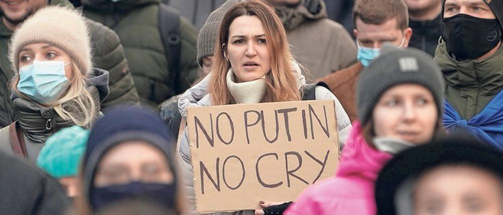 Ohne Putin keine Tränen. Die Ukrainer protestieren nicht nur gegen die russische Aggression, sondern auch gegen den Gleichmut des Westens. Foto: Bryan Smith/dpa