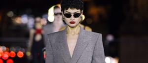 Zum Vergucken. Blazer von Yvey Saint Laurent.