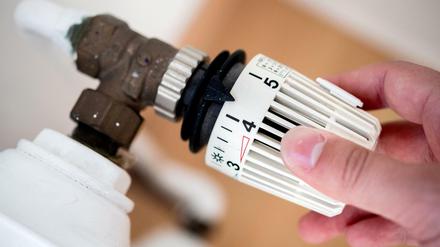Steigende Energiepreise belasten Haushalte mit einem geringen Einkommen besonders hart.