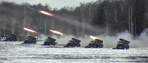 Vorbereitung einer Invasion oder nur ein Manöver? Russische und belarussische Truppen üben gemeinsam im nördlichen Nachbarland der Ukraine.